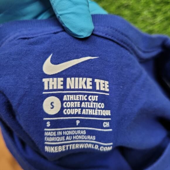 The Nike Tee Chicago Cubs Athletic Cut T-Shirt Mens Small MLB Baseball - Picture 4 of 4